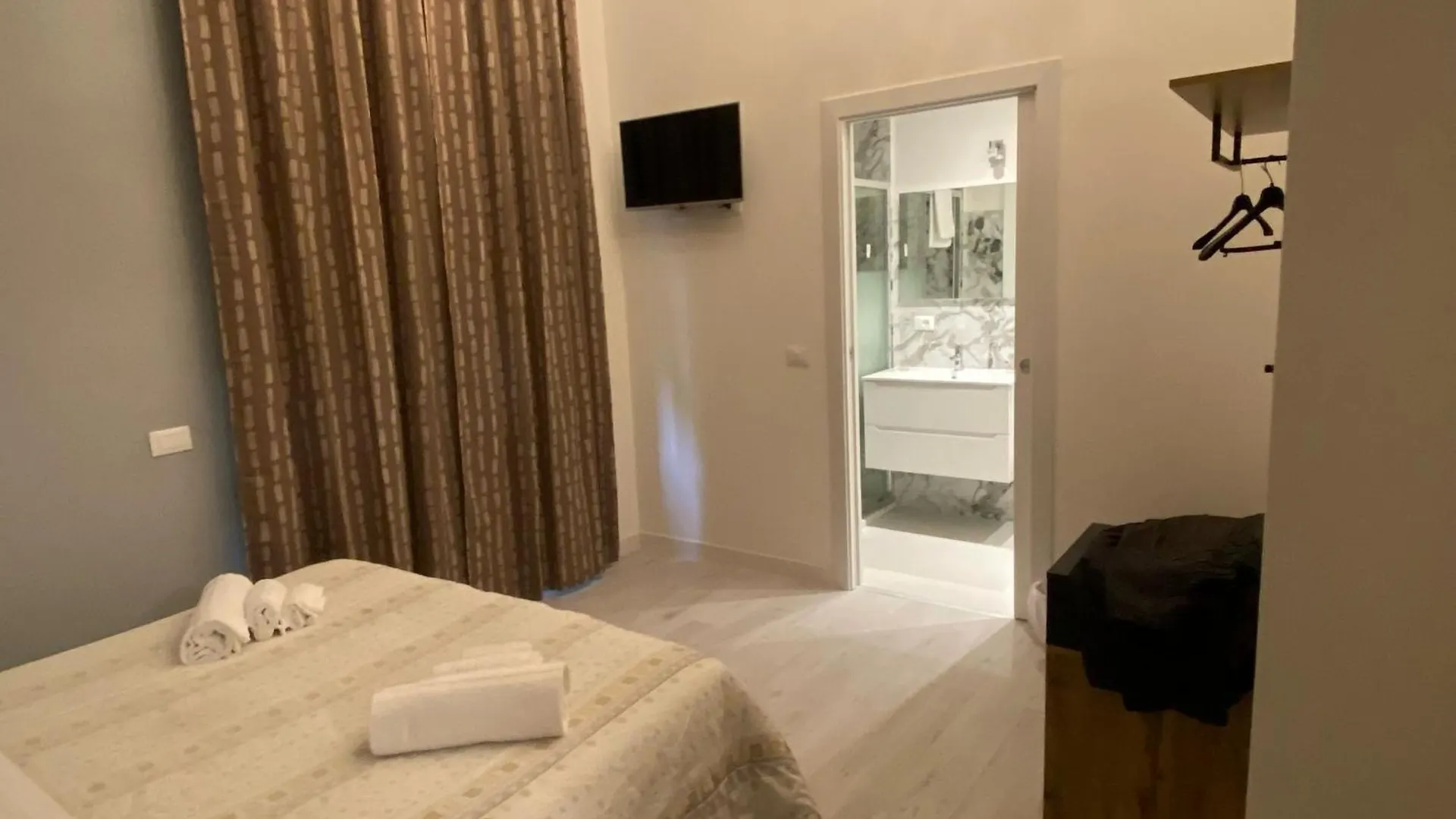Villa Giove Rooms Prato  0*, Prato (Prato) Italy